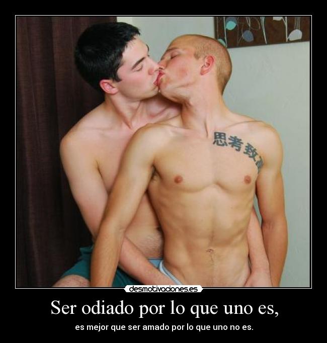 Ser odiado por lo que uno es, - es mejor que ser amado por lo que uno no es.