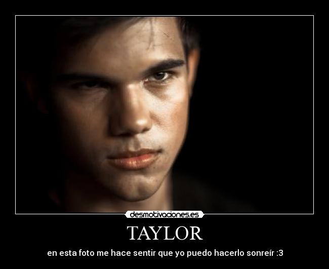 TAYLOR - en esta foto me hace sentir que yo puedo hacerlo sonreír :3