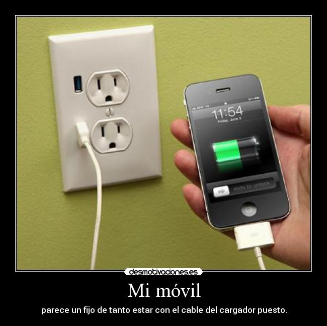Mi móvil - parece un fijo de tanto estar con el cable del cargador puesto.