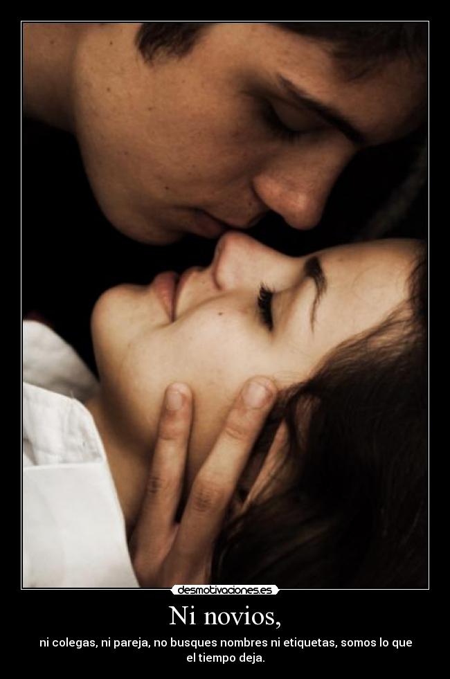 Ni novios, - ni colegas, ni pareja, no busques nombres ni etiquetas, somos lo que el tiempo deja.