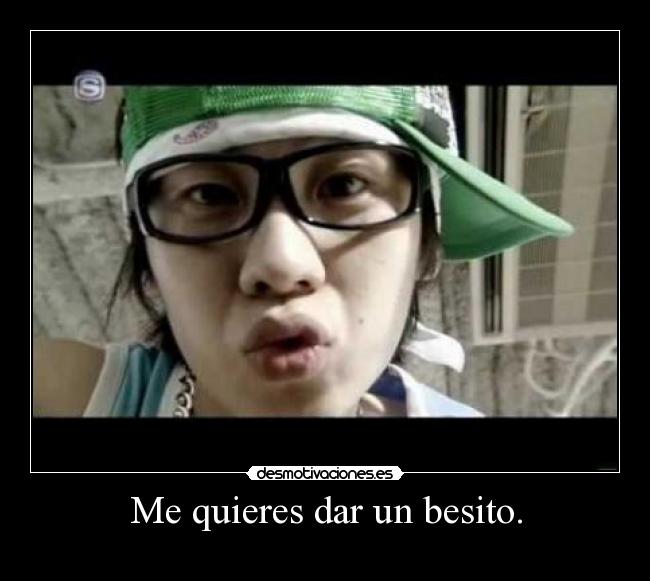 Me quieres dar un besito. -