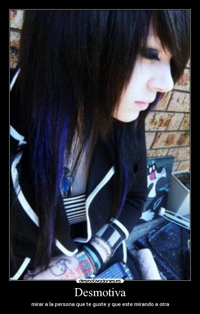 Desmotiva - mirar a la persona que te guste y que este mirando a otra
