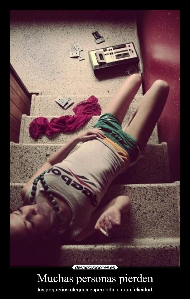 Muchas personas pierden - las pequeñas alegrías esperando la gran felicidad.