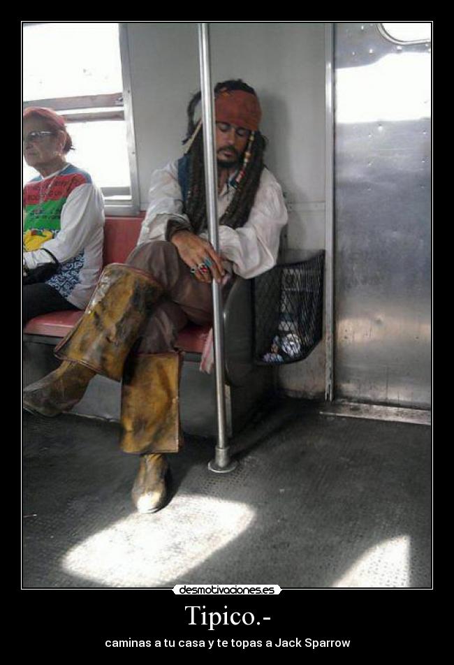 Tipico.- - caminas a tu casa y te topas a Jack Sparrow