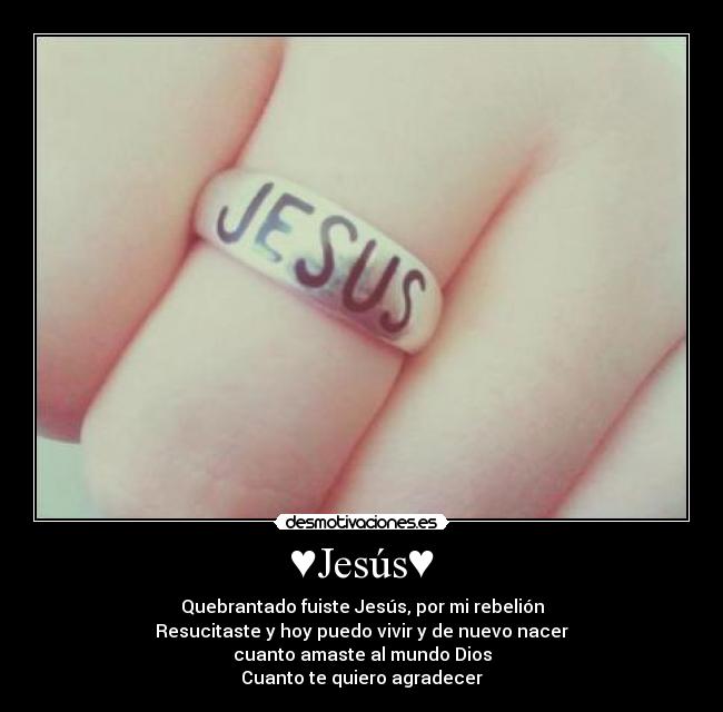 ♥Jesús♥ - Quebrantado fuiste Jesús, por mi rebelión
Resucitaste y hoy puedo vivir y de nuevo nacer
cuanto amaste al mundo Dios
Cuanto te quiero agradecer