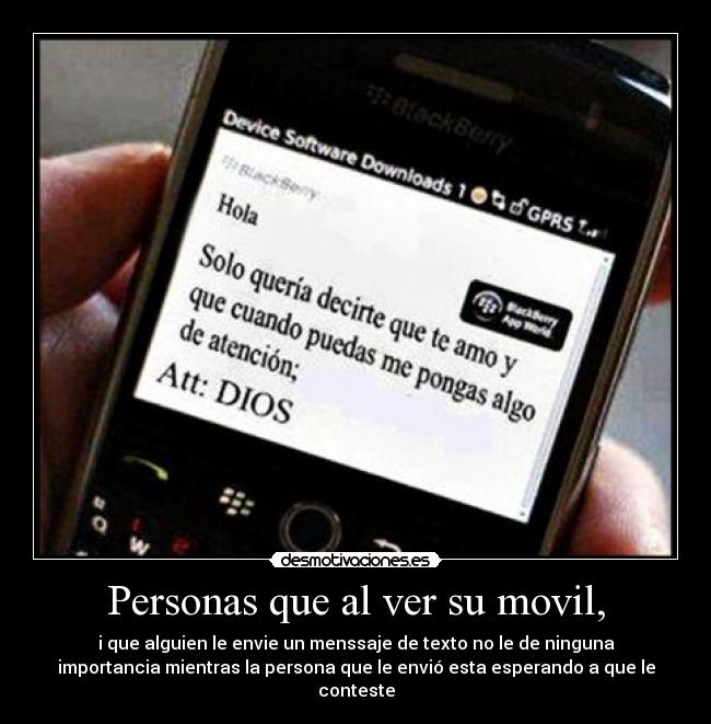 Personas que al ver su movil, -