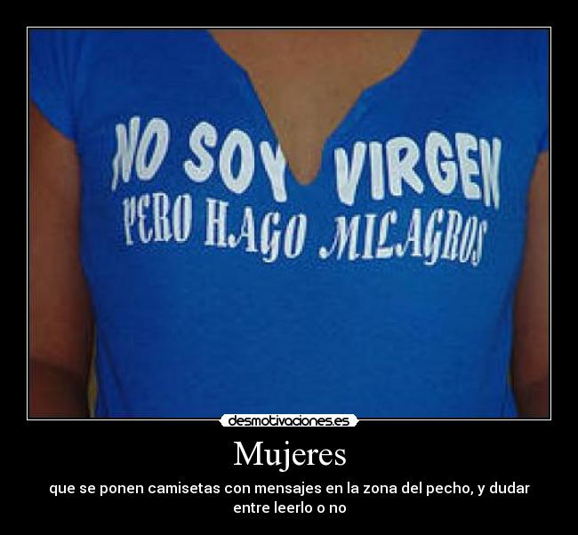 Mujeres - que se ponen camisetas con mensajes en la zona del pecho, y dudar entre leerlo o no