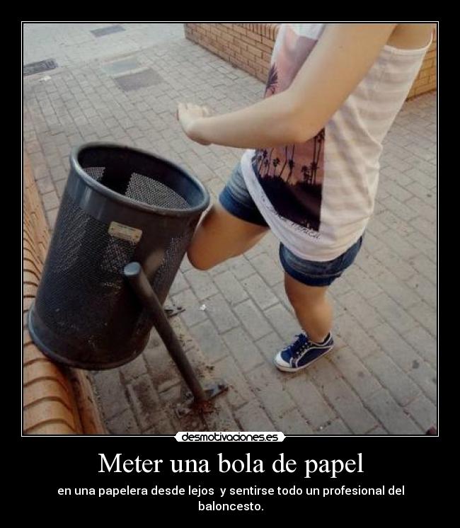 Meter una bola de papel -