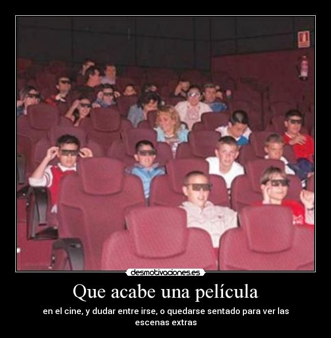 Que acabe una película - en el cine, y dudar entre irse, o quedarse sentado para ver las escenas extras