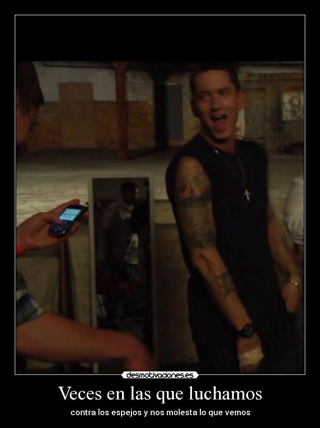Veces en las que luchamos - contra los espejos y nos molesta lo que vemos