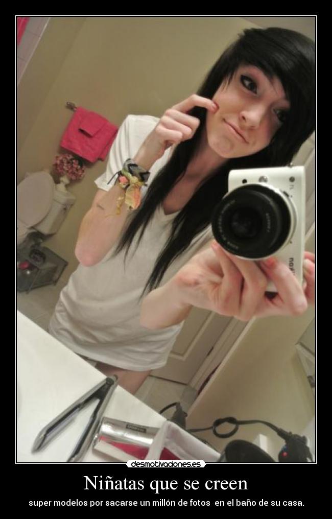 Niñatas que se creen - super modelos por sacarse un millón de fotos en el baño de su casa.