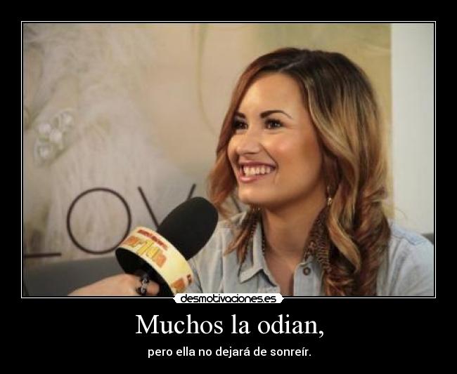 Muchos la odian, - pero ella no dejará de sonreír.