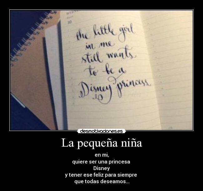 La pequeña niña - en mi,
quiere ser una princesa 
Disney
y tener ese feliz para siempre 
que todas deseamos...