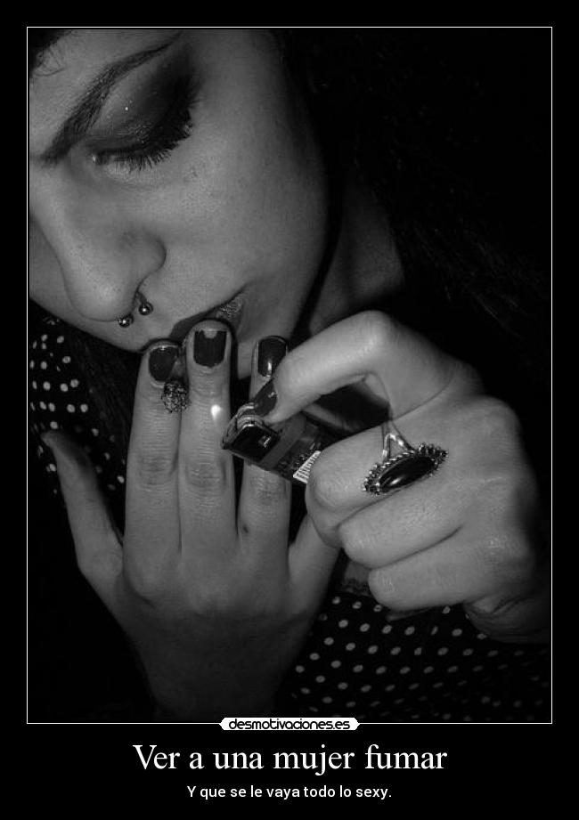 Ver a una mujer fumar - Y que se le vaya todo lo sexy.