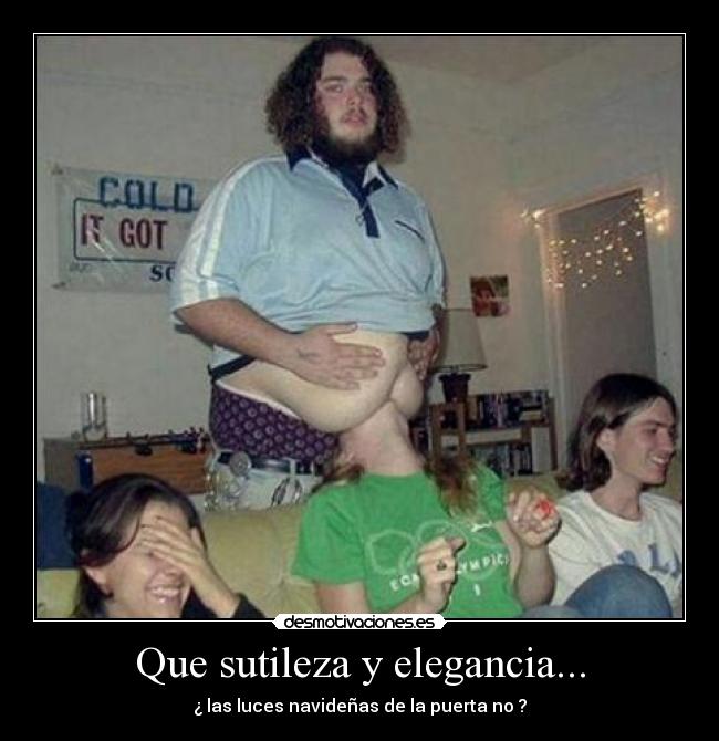 Que sutileza y elegancia... - ¿ las luces navideñas de la puerta no ?