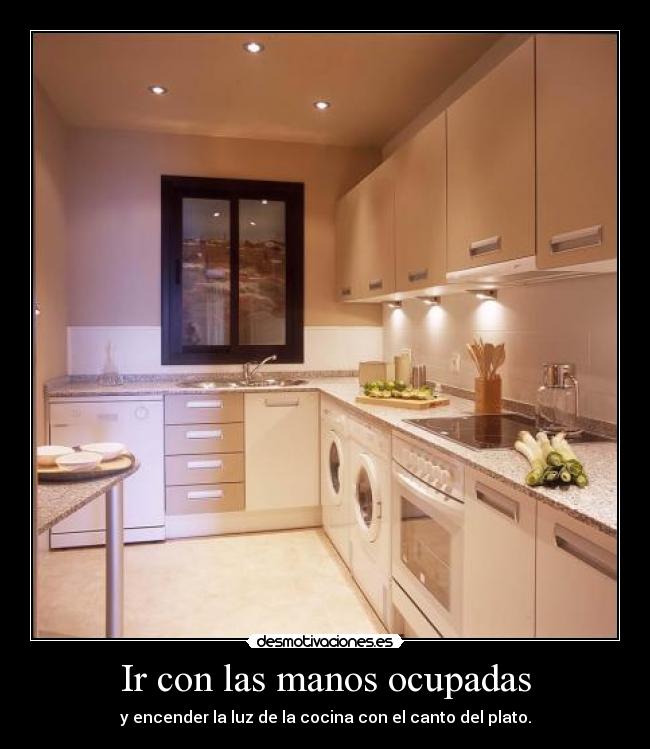 Ir con las manos ocupadas - y encender la luz de la cocina con el canto del plato.