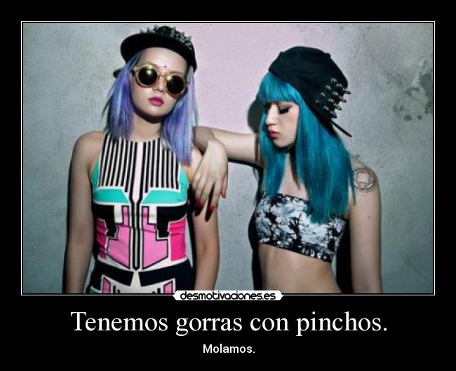 Tenemos gorras con pinchos. -