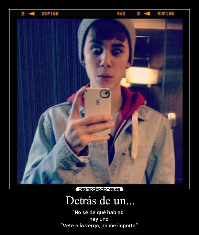 Detrás de un... - 