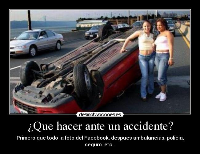 ¿Que hacer ante un accidente? - Primero que todo la foto del Facebook, despues ambulancias, policia, seguro. etc...