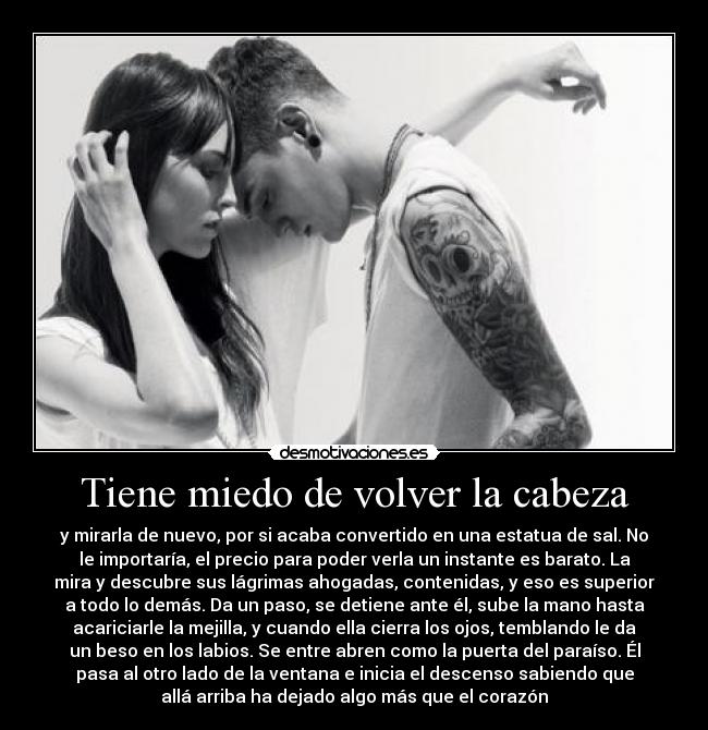 Tiene miedo de volver la cabeza -