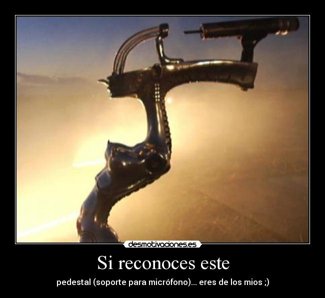 Si reconoces este - pedestal (soporte para micrófono)... eres de los mios ;)