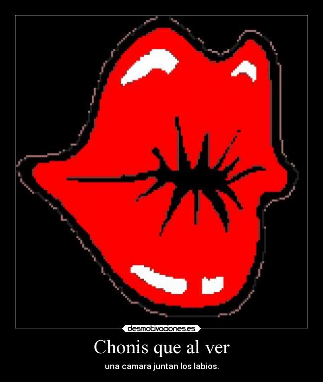 Chonis que al ver - una camara juntan los labios.