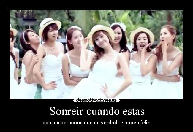 Sonreir cuando estas - con las personas que de verdad te hacen feliz.