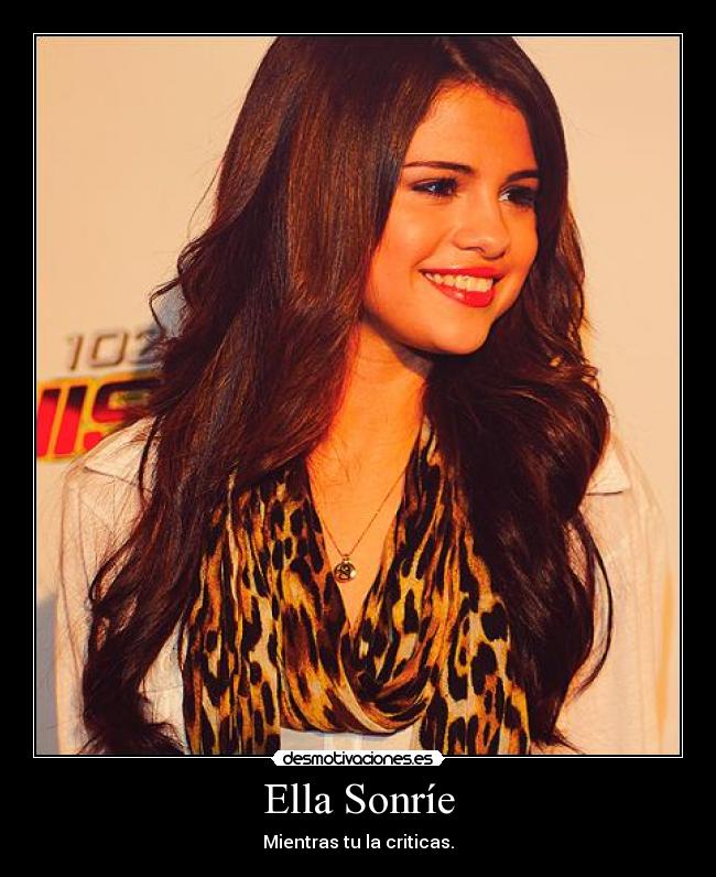 Ella Sonríe - Mientras tu la criticas.