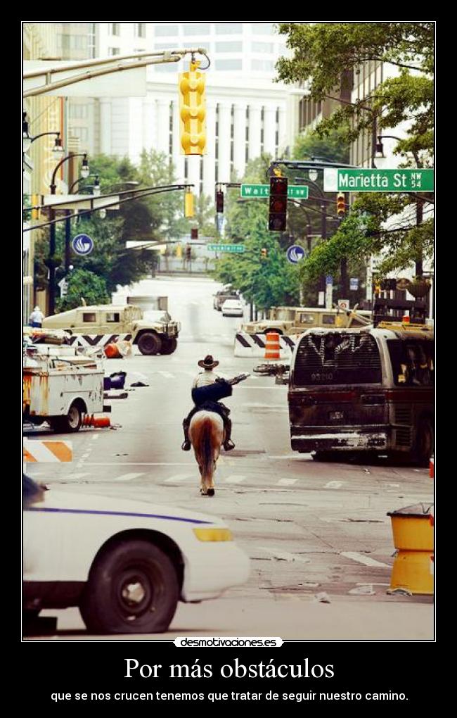 Por más obstáculos - que se nos crucen tenemos que tratar de seguir nuestro camino.