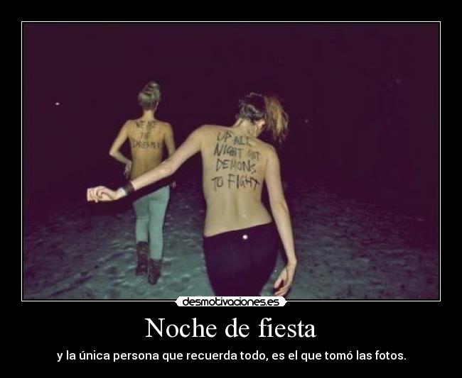Noche de fiesta - y la única persona que recuerda todo, es el que tomó las fotos.