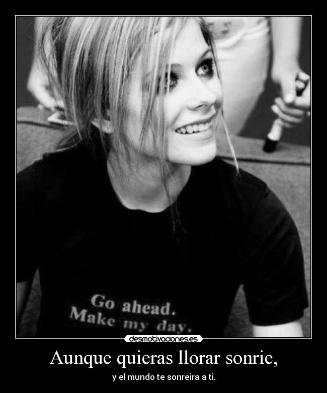 Aunque quieras llorar sonrie, -