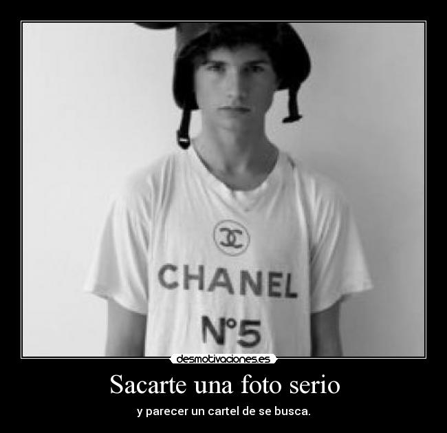 Sacarte una foto serio - y parecer un cartel de se busca.
