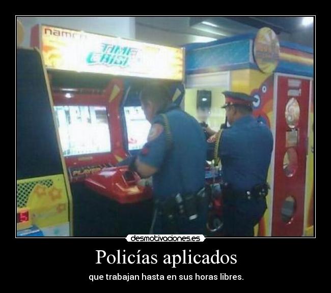 Policías aplicados - que trabajan hasta en sus horas libres.