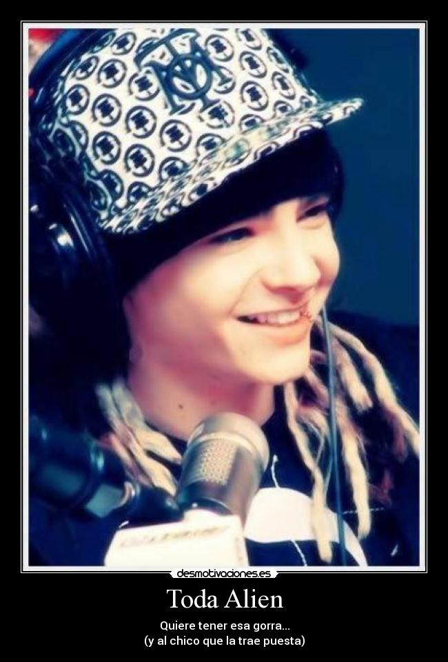Toda Alien - Quiere tener esa gorra...
(y al chico que la trae puesta)