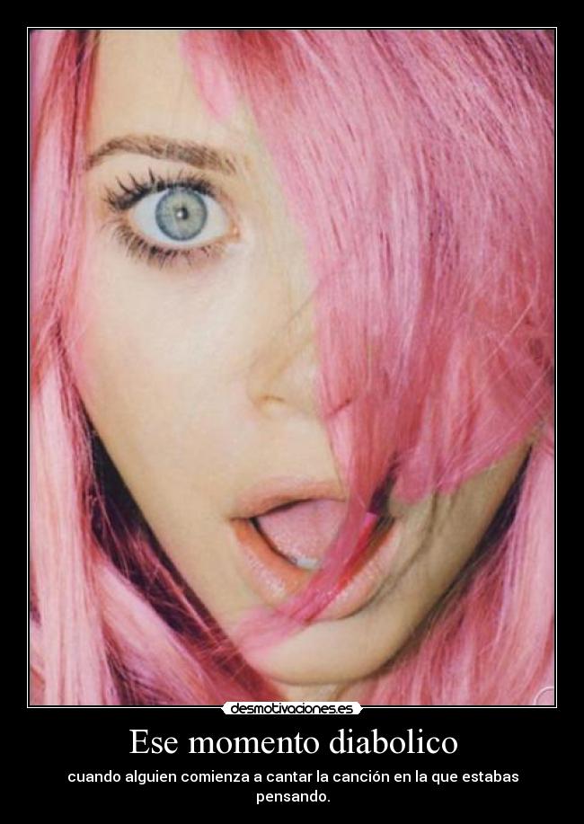 Ese momento diabolico - cuando alguien comienza a cantar la canción en la que estabas pensando.