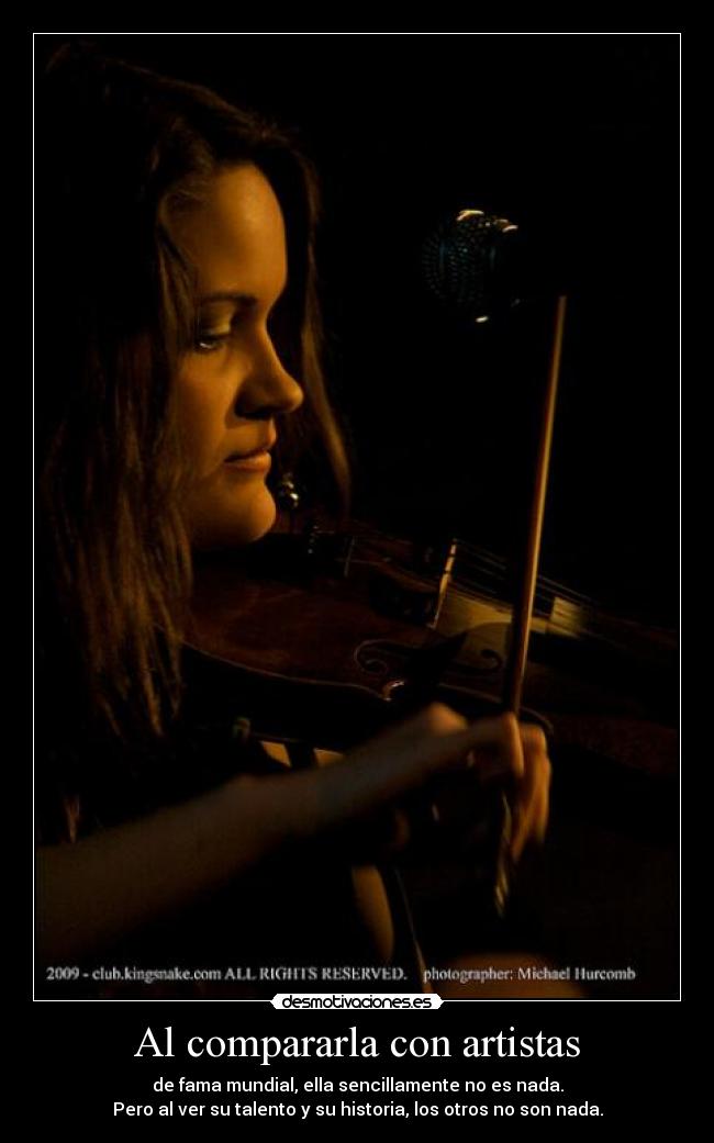 Al compararla con artistas - 