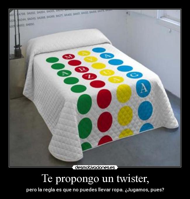 Te propongo un twister, - pero la regla es que no puedes llevar ropa. ¿Jugamos, pues?