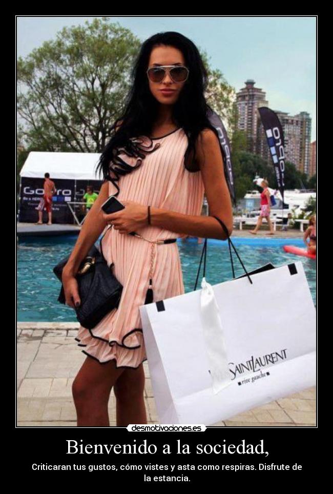 Bienvenido a la sociedad, - Criticaran tus gustos, cómo vistes y asta como respiras. Disfrute de la estancia.