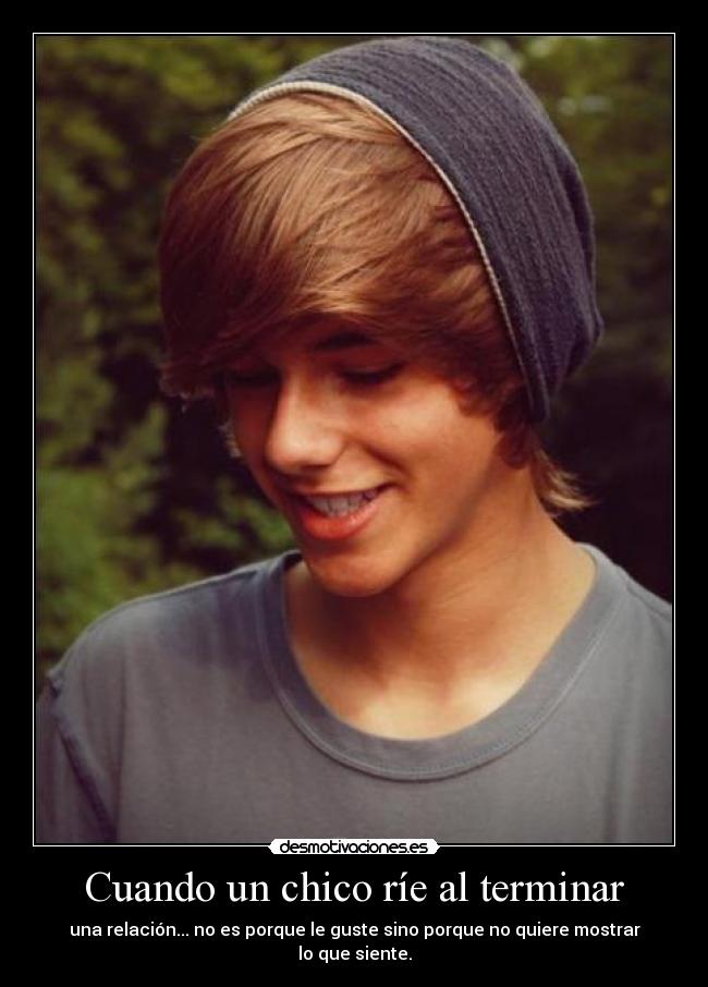 Cuando un chico ríe al terminar - una relación... no es porque le guste sino porque no quiere mostrar lo que siente.