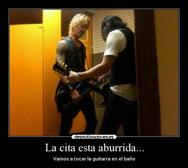 La cita esta aburrida... - Vamos a tocar la guitarra en el baño