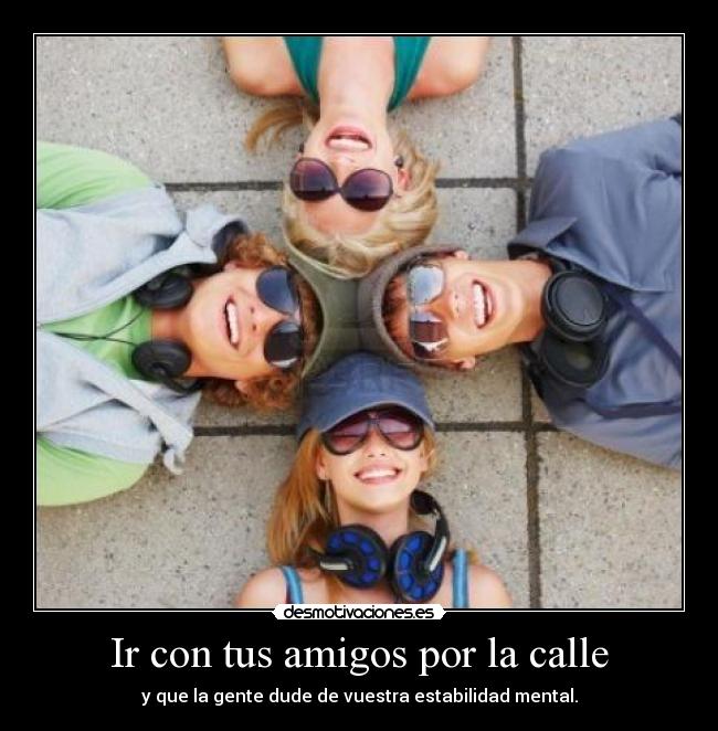 Ir con tus amigos por la calle -