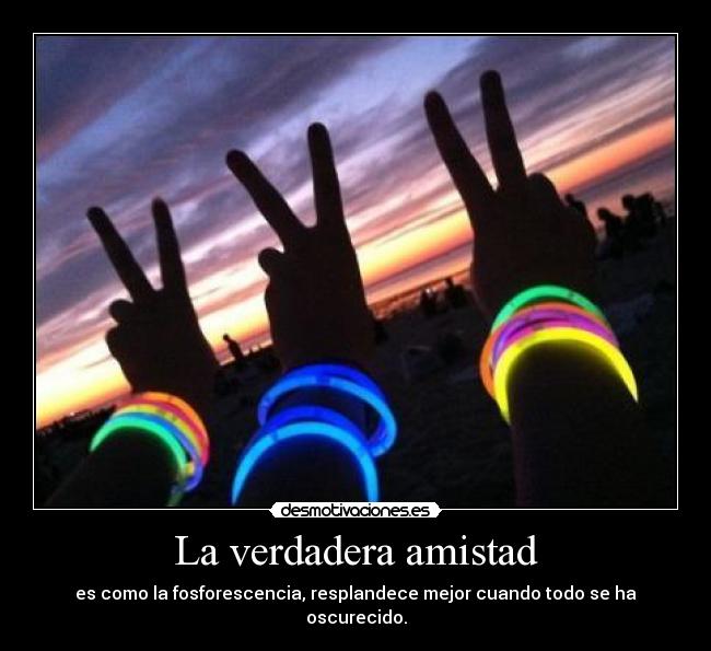 La verdadera amistad - es como la fosforescencia, resplandece mejor cuando todo se ha oscurecido.