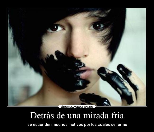 Detrás de una mirada fría -