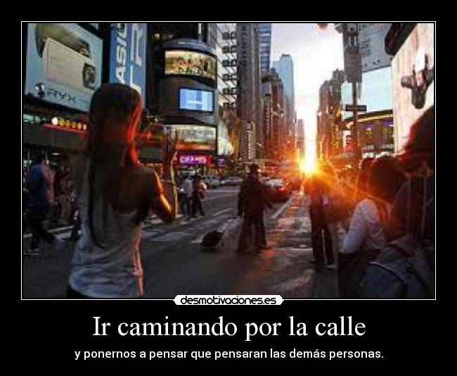 Ir caminando por la calle - 