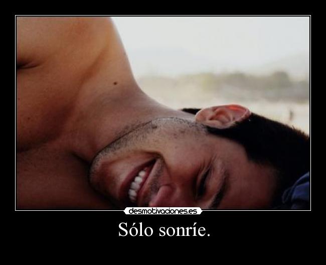 Sólo sonríe. -