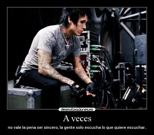 A veces - no vale la pena ser sincero, la gente solo escucha lo que quiere escuchar..
