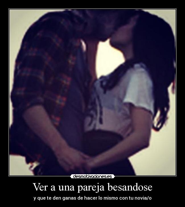 Ver a una pareja besandose - 