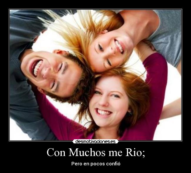 Con Muchos me Rio; -