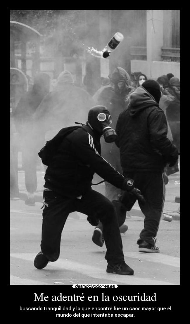 Me adentré en la oscuridad - buscando tranquilidad y lo que encontré fue un caos mayor que el
mundo del que intentaba escapar.