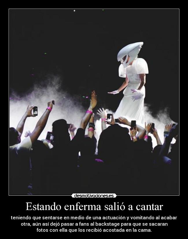 Estando enferma salió a cantar - teniendo que sentarse en medio de una actuación y vomitando al acabar
otra, aún así dejó pasar a fans al backstage para que se sacaran
fotos con ella que los recibió acostada en la cama.